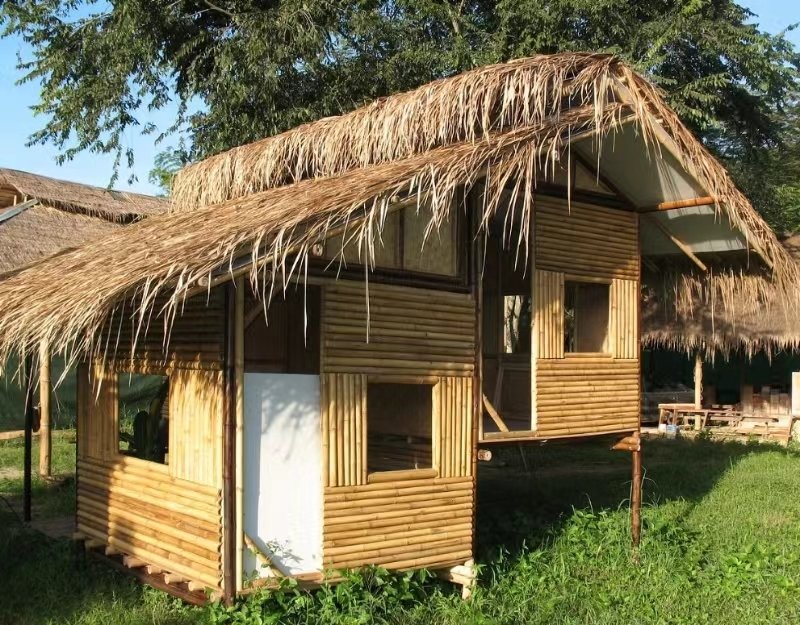 Bamboo home, from courtyard to interior