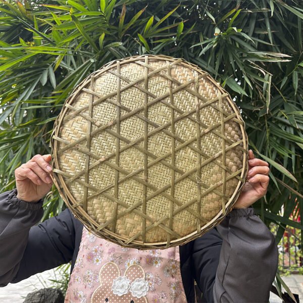 Drying round dustpan made of first-layer bamboo green. White rattan hemmed household fine-hole bamboo sieve. Bamboo woven bamboo product with reinforced bottom. - Image 3