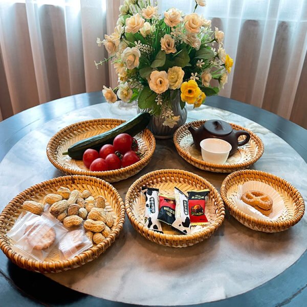 Bamboo products hotel plate. Household bamboo woven pastry and fruit basket. Natural bamboo white baseplate. Rattan hemmed. Bamboo woven plate.