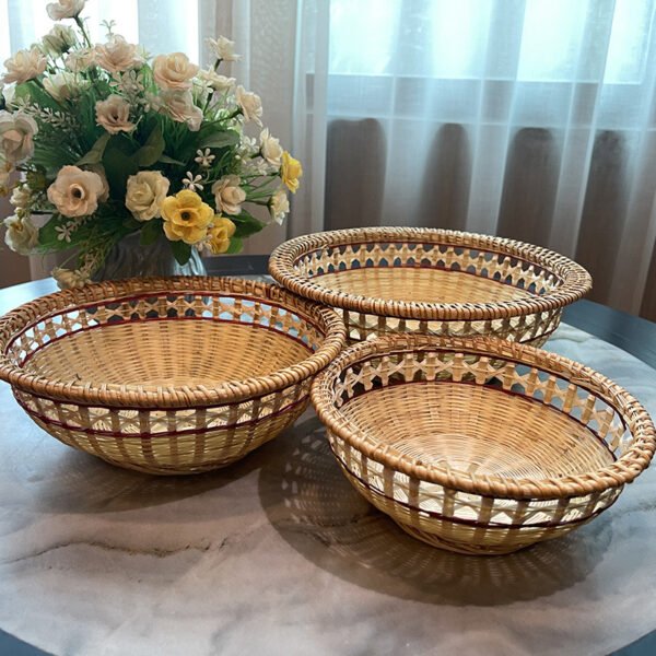 Handmade bamboo products. Round-mouthed bamboo woven fruit plate three-piece set. Creative snack and dried fruit storage basket.