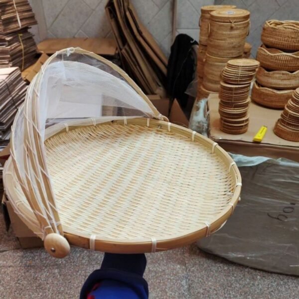 Bamboo winnowing basket with mesh cover and bamboo basket for fly and insect prevention. Household products for food drying. Gauze netted bamboo basket. Round bamboo basket for steamed buns.