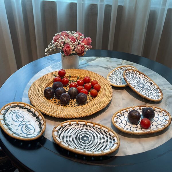 Rattan-edged ceramic snack dish. Japanese-style snack basket. Handmade woven and spliced ceramic pastry plate.